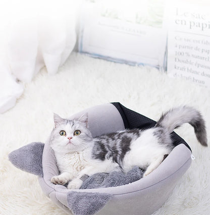 Cozy Winter Pet Bed – Warm Cave Nest for Cats & Small Dogs